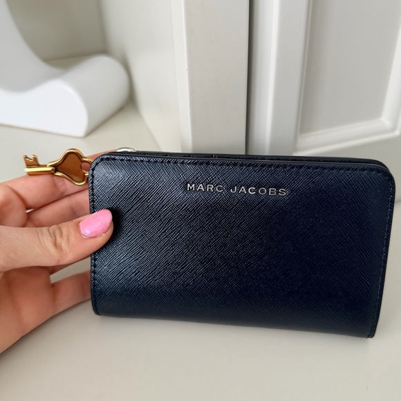MARC JACOBS Sparkle Saffiano Leather Compact Navy Medium Wallet NEW Great Gift!! - Picture 17 of 17
